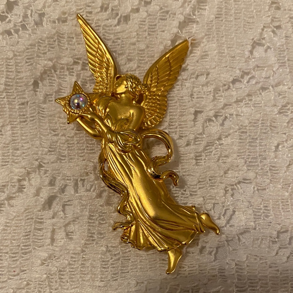 Vintage Janette Gold Angel Brooch with Star
